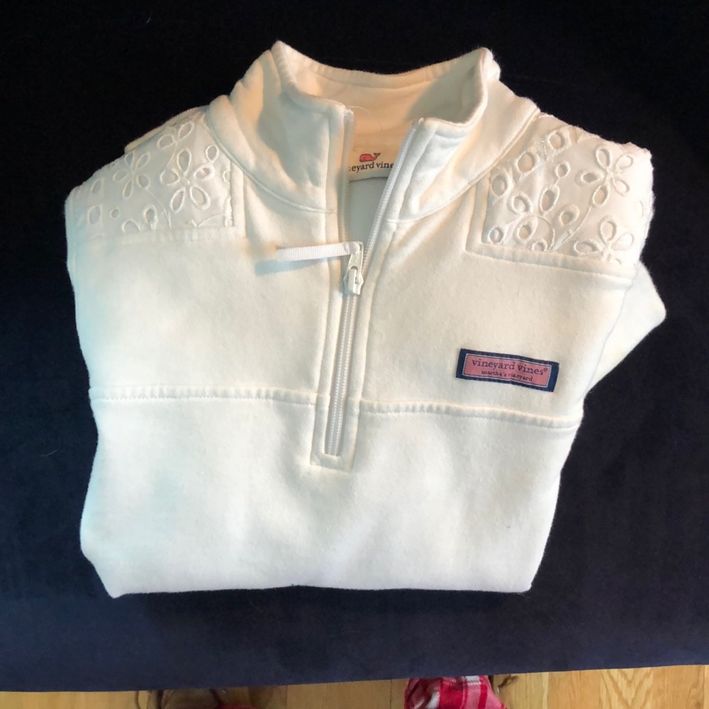 White vineyard vines quarter zip